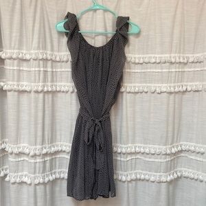 Women’s polka dot, scoop neck tie dress. Size M.